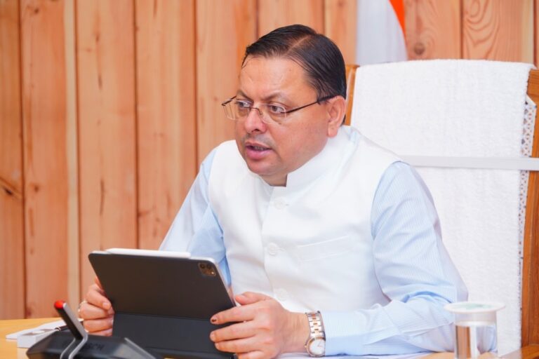 मुख्यमंत्री पुष्कर सिंह धामी ने किया यूनिटी मार्च वॉकथॉन का शुभारंभ, सरदार पटेल को दी श्रद्धांजलि।