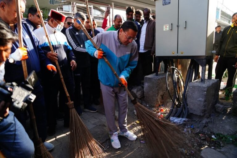 मुख्यमंत्री श्री पुष्कर सिंह धामी ने प्रदेशवासियों को स्वच्छता के प्रति जागरूक रहने का संदेश दिया।