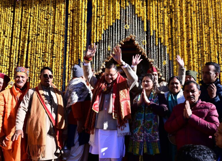 ग्यारहवें ज्योर्तिलिंग श्री केदारनाथ धाम के कपाट आज पूरे विधि-विधान एवं वैदिक मंत्रोच्चार के साथ श्रद्धालुओं के दर्शनार्थ खोल दिए गए