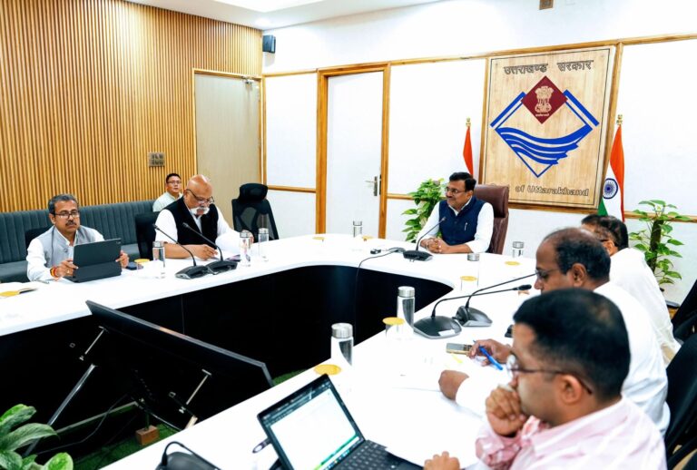 मुख्य सचिव श्री आनन्द बर्द्धन की अध्यक्षता में  सचिवालय में नाबार्ड की उच्च स्तरीय समिति की बैठक सम्पन्न हुई।